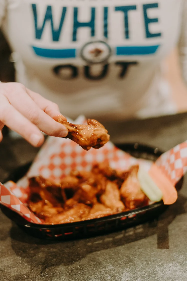 Sports bar food pickup and delivery to Crescentwood, Winnipeg from Pregame Sports Bar & Lounge